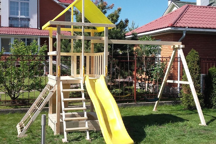 Детская площадка на даче